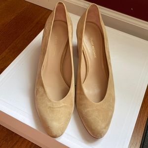 STUART WEITZMAN
Ontrend suede pumps in Size 9 in Color Beige